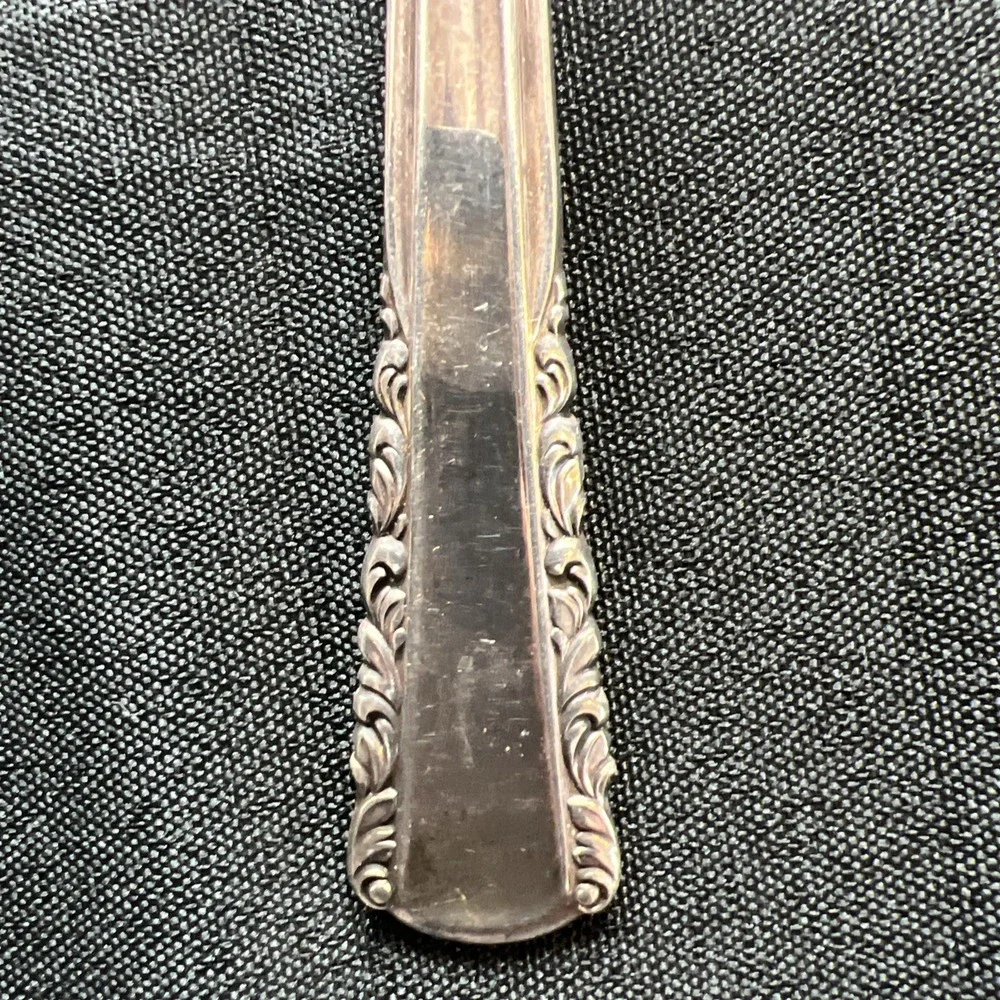 International Holmes Edwards  MAY QUEEN  Silverplate Pierced Tomato Spoon ‎ 1951